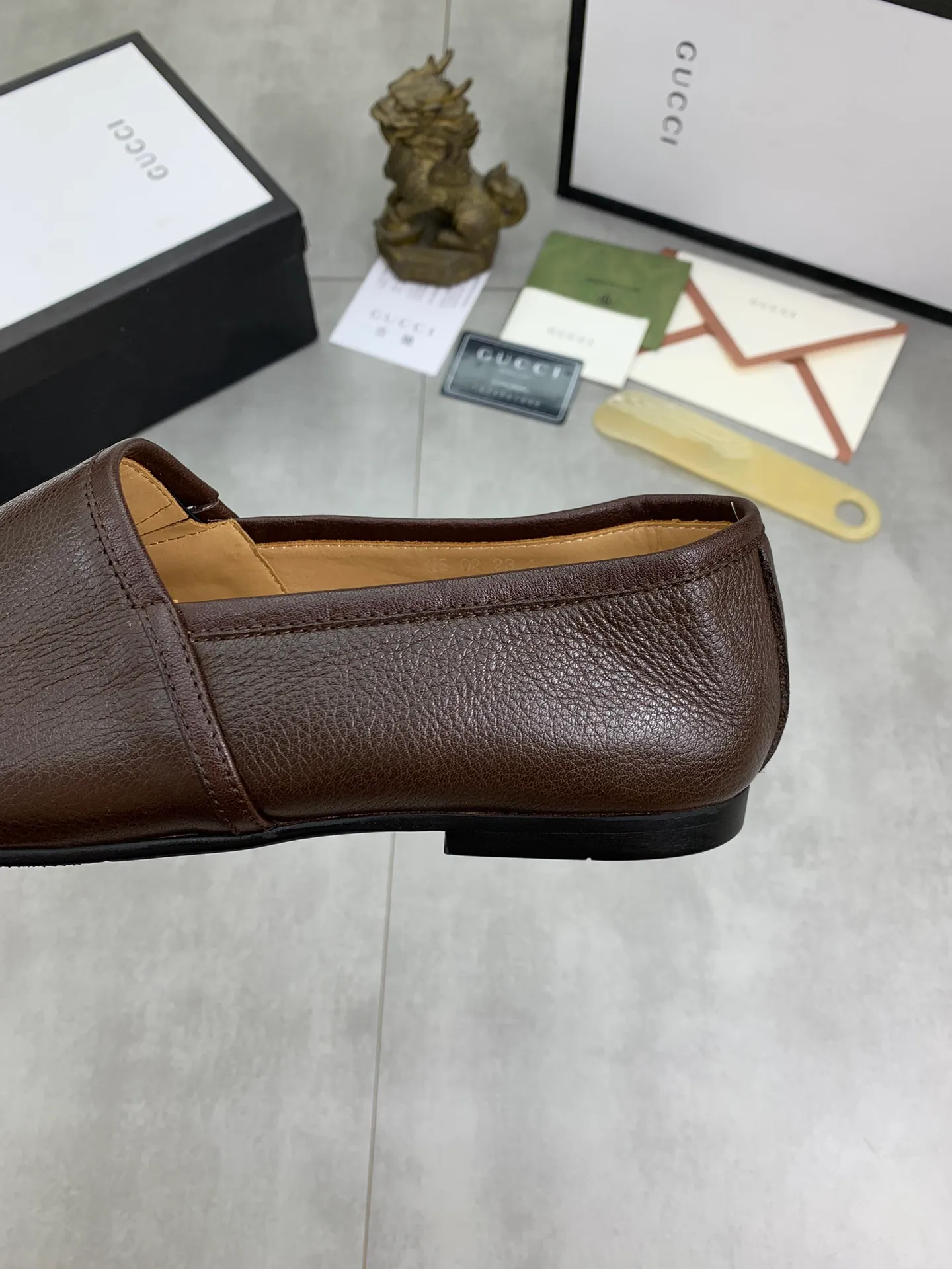 Men's Men's Shoes 💰P500💰【New Style】Water-dyed Niuli Gucci's most popular selection of lazy slip-on leather shoes (Gucci) official website latest Gucci lazy leather shoes, hot style 💥 simple and elegant style, exclusive for trendy men. Unique official website latest brand original double G embossing Elements 👑 Original Gucci decoration, fashionable and elegant, fabric original calfskin ✅ fully imported first-layer cowhide lining, official website designated wear-resistant, rubber business outsole, classic model taken at the counter in real life 🎬38-44 Black brown white optional